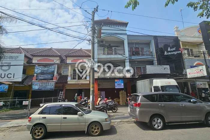 Ruko Disewa di Semarang dengan LB 270m2 Area Komersial Ramai Ruko Disewa di Semarang dengan LB 270m2 Area Komersial Ramai