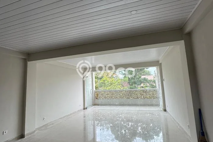 LOKASI BISNIS! Ruko For Rent Kawasan Renon, Luas 220m², Jalan Strategis LOKASI BISNIS! Ruko For Rent Kawasan Renon, Luas 220m², Jalan Strategis