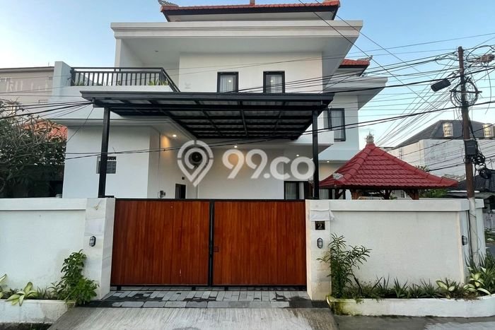Rumah Nyaman di Jimbaran, 3 KM, Lingkungan Strategis, LT 200m² LB 350m² Rumah Nyaman di Jimbaran, 3 KM, Lingkungan Strategis, LT 200m² LB 350m²