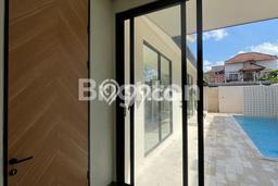 UNIT LANGKA! Rumah di Renon, 2 KM, Pemandangan Indah, Luas 400m² Bangunan 220m² UNIT LANGKA! Rumah di Renon, 2 KM, Pemandangan Indah, Luas 400m² Bangunan 220m²