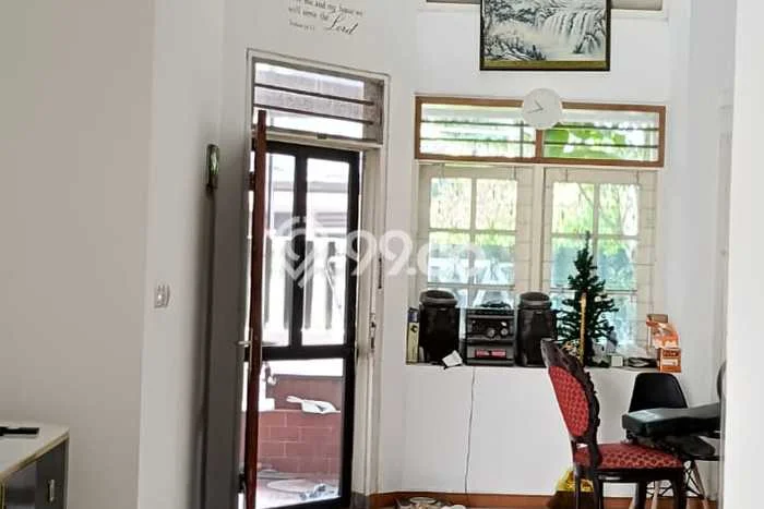 Rumah di Taman Meruya, Akses ke Stasiun, 2 KM, LT 150m² Bangunan 135m² Rumah di Taman Meruya, Akses ke Stasiun, 2 KM, LT 150m² Bangunan 135m²