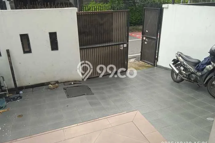 Disewakan Rumah Harga Terjangkau di Tomang Jakarta Barat dengan 5 KT Disewakan Rumah Harga Terjangkau di Tomang Jakarta Barat dengan 5 KT