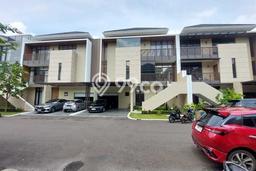 Ready to Use! Premium House LT 216m2 Desain Elegan di Summarecon Bekasi Ready to Use! Premium House LT 216m2 Desain Elegan di Summarecon Bekasi