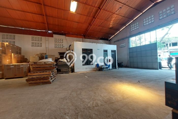 For Rent Gudang Strategis Kawasan Semarang Tengah, Luas 680m², Area Komersial, Jalan Bagus For Rent Gudang Strategis Kawasan Semarang Tengah, Luas 680m², Area Komersial, Jalan Bagus