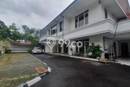 Hunian Modern Dikontrakkan 4 Kamar di Kebayoran Baru Boleh Nego Hunian Modern Dikontrakkan 4 Kamar di Kebayoran Baru Boleh Nego