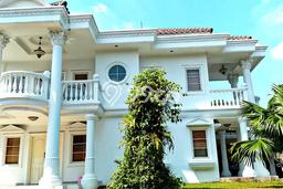 Jual Rumah Mewah Megah Dengan View Cantik di Legenda Wisata, Bogor Jual Rumah Mewah Megah Dengan View Cantik di Legenda Wisata, Bogor