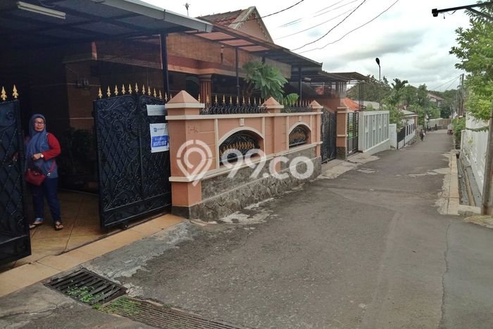 Rumah Mewah LB 250m2 Siap Huni Desain Elegan di Jatiwaringin, Bekasi Rumah Mewah LB 250m2 Siap Huni Desain Elegan di Jatiwaringin, Bekasi