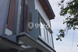 Rumah 4 KT 3 KM LT 108m2m², Luas Bangunan 187m2m² di Manukan, Surabaya Rumah 4 KT 3 KM LT 108m2m², Luas Bangunan 187m2m² di Manukan, Surabaya