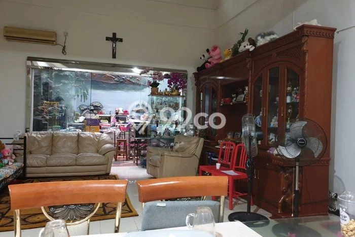 Rumah Mewah LB 399m2 Siap Huni Desain Elegan di Mulyosari, Surabaya Rumah Mewah LB 399m2 Siap Huni Desain Elegan di Mulyosari, Surabaya