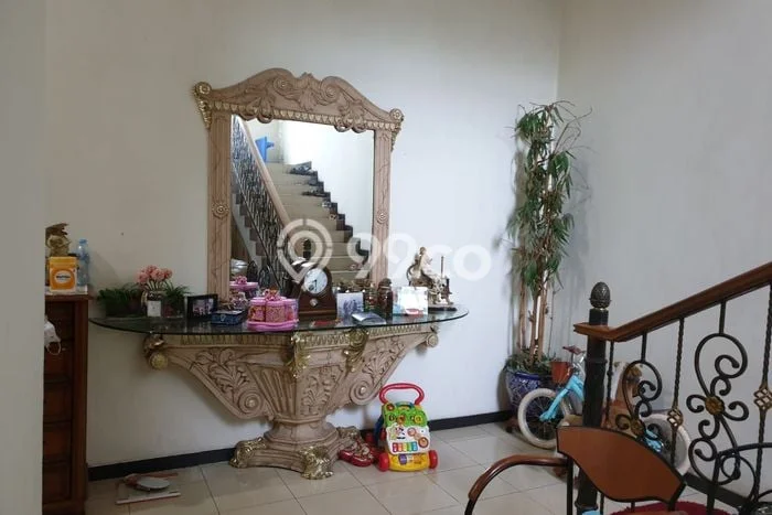 Rumah Mewah LB 399m2 Siap Huni Desain Elegan di Mulyosari, Surabaya Rumah Mewah LB 399m2 Siap Huni Desain Elegan di Mulyosari, Surabaya