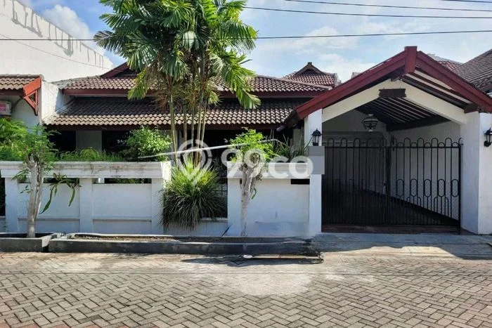 Rumah Luas Asri 3 KT Siap Pakai di Sukomanunggal Surabaya Rumah Luas Asri 3 KT Siap Pakai di Sukomanunggal Surabaya