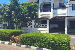 Rumah kawasan Wiyung, Surabaya, Luas 193m² Bangunan 300m² Rumah kawasan Wiyung, Surabaya, Luas 193m² Bangunan 300m²
