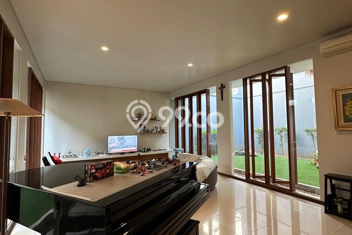 Rumah Mewah LB 395m2 Siap Pakai Desain Elegan di Citraland, Surabaya Rumah Mewah LB 395m2 Siap Pakai Desain Elegan di Citraland, Surabaya