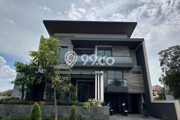 Jual Rumah Luas Megah Dengan View Eksklusif di Pakuwon Indah, Surabaya Jual Rumah Luas Megah Dengan View Eksklusif di Pakuwon Indah, Surabaya