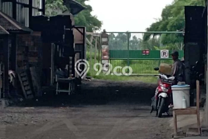 Gudang Kawasan Komersial Kawasan Kedamean, Luas 270m2m², Siap Usaha Gudang Kawasan Komersial Kawasan Kedamean, Luas 270m2m², Siap Usaha