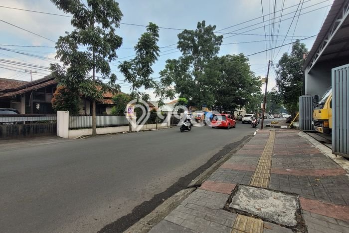 HARGA SPECIAL! Rumah Strategis lokasi , Luas 266m2m² Bangunan 116m2m² HARGA SPECIAL! Rumah Strategis lokasi , Luas 266m2m² Bangunan 116m2m²