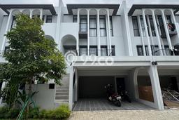 Hunian Elit LB 165m2 Siap Huni Desain Elegan di BSD Green Wich, Tangerang Hunian Elit LB 165m2 Siap Huni Desain Elegan di BSD Green Wich, Tangerang