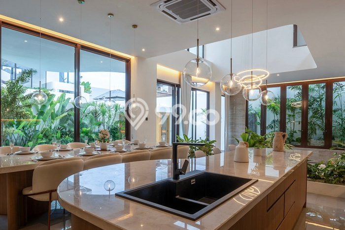 Vila Kawasan , Luas 315m2m², Akses ke transportasi umum Vila Kawasan , Luas 315m2m², Akses ke transportasi umum