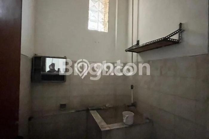 LOKASI PREMIUM! Ruko Kawasan Niaga Kawasan Batu, Luas 90m2m², Siap Operasional LOKASI PREMIUM! Ruko Kawasan Niaga Kawasan Batu, Luas 90m2m², Siap Operasional