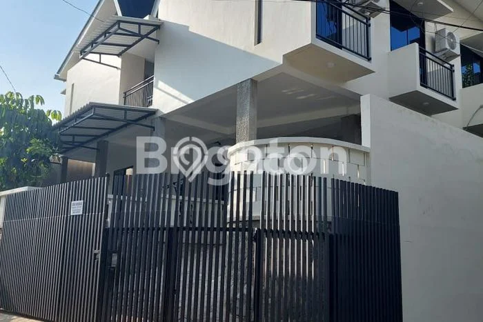 Komersial di Mampang Prapatan, Luas 200m², Pusat Komersial, Jalan Utama Komersial di Mampang Prapatan, Luas 200m², Pusat Komersial, Jalan Utama