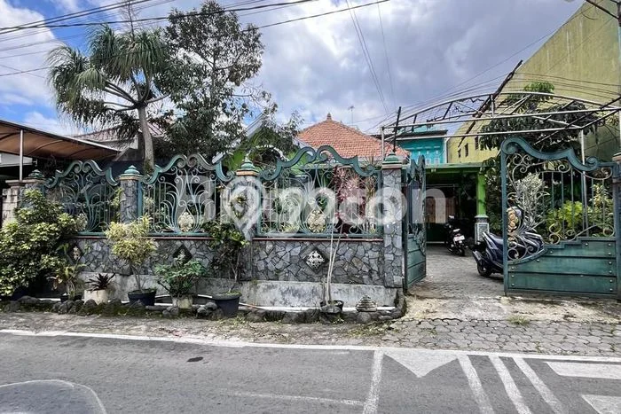 DIJUAL CEPAT! Rumah di Bumiaji, Batu, LT 350m2m² LB 250m2m² HARGA NEGO! DIJUAL CEPAT! Rumah di Bumiaji, Batu, LT 350m2m² LB 250m2m² HARGA NEGO!