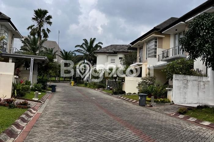 LOKASI TERBAIK! Rumah kawasan Batu, 4 KT, Lingkungan Elite, Luas 102m2m² LB 140m2m² LOKASI TERBAIK! Rumah kawasan Batu, 4 KT, Lingkungan Elite, Luas 102m2m² LB 140m2m²