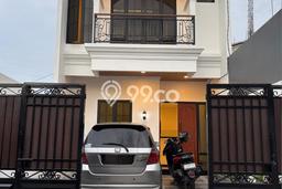 Rumah Luas Asri 4 KT Siap Pakai di Jatiwaringin Jakarta Timur Rumah Luas Asri 4 KT Siap Pakai di Jatiwaringin Jakarta Timur