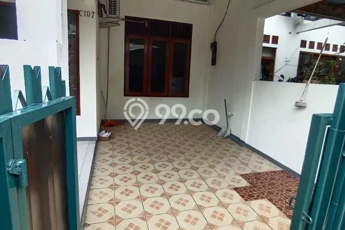 LOKASI STRATEGIS! Rumah di Cilandak, Dekat Stasiun, 2 KM, LT 115m2m² LB 200m2m² LOKASI STRATEGIS! Rumah di Cilandak, Dekat Stasiun, 2 KM, LT 115m2m² LB 200m2m²