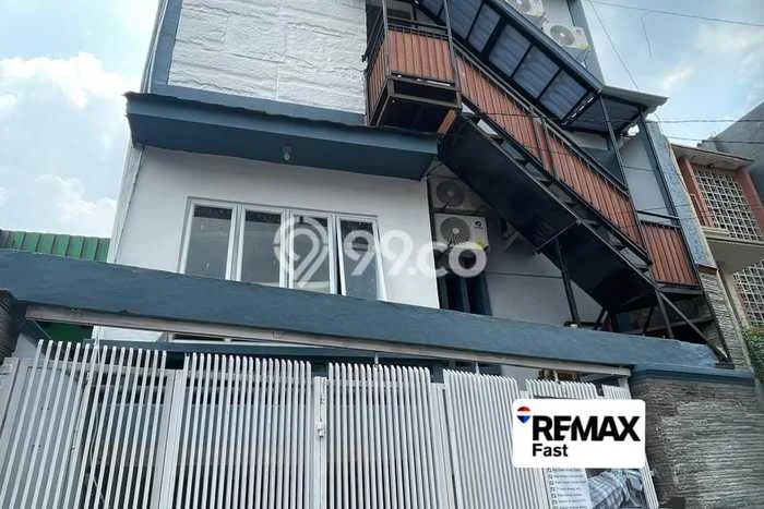 Peluang Investasi! Kost Dijual di Jagakarsa, Jakarta Selatan, 22 KT, 22 KM, Luas 350m2 Peluang Investasi! Kost Dijual di Jagakarsa, Jakarta Selatan, 22 KT, 22 KM, Luas 350m2