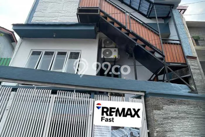 Peluang Investasi! Kost Dijual di Jagakarsa, Jakarta Selatan, 22 KT, 22 KM, Luas 350m2 Peluang Investasi! Kost Dijual di Jagakarsa, Jakarta Selatan, 22 KT, 22 KM, Luas 350m2