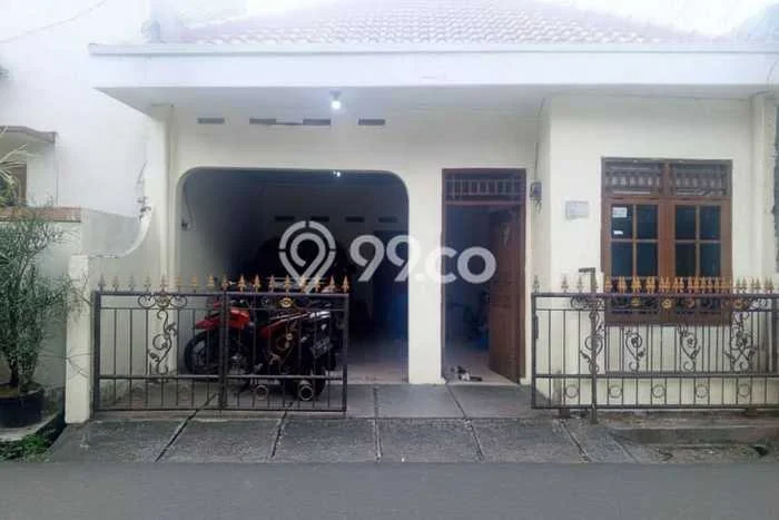 Lokasi strategis! Rumah siap pakai dikontrakkan di Pasar Minggu LB 100m2 Lokasi strategis! Rumah siap pakai dikontrakkan di Pasar Minggu LB 100m2