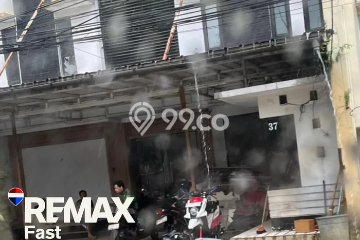 Disewakan Ruko di Kawasan Ramai Senayan Luas 280m2 Disewakan Ruko di Kawasan Ramai Senayan Luas 280m2