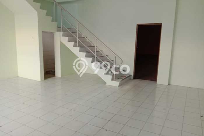 LOKASI PREMIUM! Gudang Area Komersial di Jelambar, Luas 350m², Siap Operasional LOKASI PREMIUM! Gudang Area Komersial di Jelambar, Luas 350m², Siap Operasional