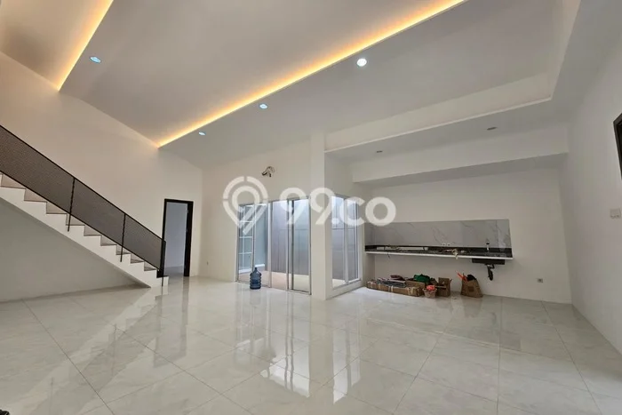 Rumah Mewah LB 185m2 Siap Huni Desain Elegan di Intercon, Jakarta Barat Rumah Mewah LB 185m2 Siap Huni Desain Elegan di Intercon, Jakarta Barat