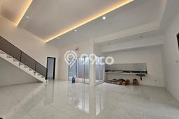 Rumah Mewah LB 185m2 Siap Huni Desain Elegan di Intercon, Jakarta Barat Rumah Mewah LB 185m2 Siap Huni Desain Elegan di Intercon, Jakarta Barat