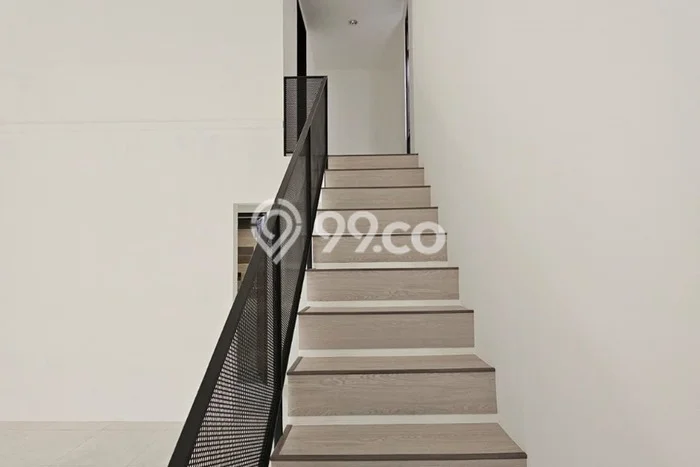Rumah Mewah LB 185m2 Siap Huni Desain Elegan di Intercon, Jakarta Barat Rumah Mewah LB 185m2 Siap Huni Desain Elegan di Intercon, Jakarta Barat