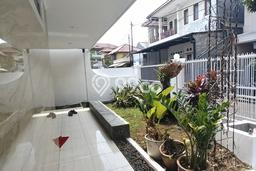 Rumah Tenang di , 3 KM, LT 180m2m² Bangunan 220m2m² Rumah Tenang di , 3 KM, LT 180m2m² Bangunan 220m2m²