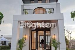 Rumah Lingkungan Nyaman di Citraland, Surabaya, Luas 60m2m² Bangunan 90m2m² Rumah Lingkungan Nyaman di Citraland, Surabaya, Luas 60m2m² Bangunan 90m2m²
