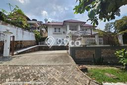 Rumah Modern di Batam Kota, Batam, Luas 2387m2m² LB 500m2m² Rumah Modern di Batam Kota, Batam, Luas 2387m2m² LB 500m2m²