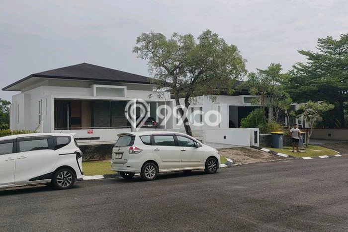 Rumah Mewah LB 275m2 Siap Pakai Desain Elegan di Tiban, Batam Rumah Mewah LB 275m2 Siap Pakai Desain Elegan di Tiban, Batam