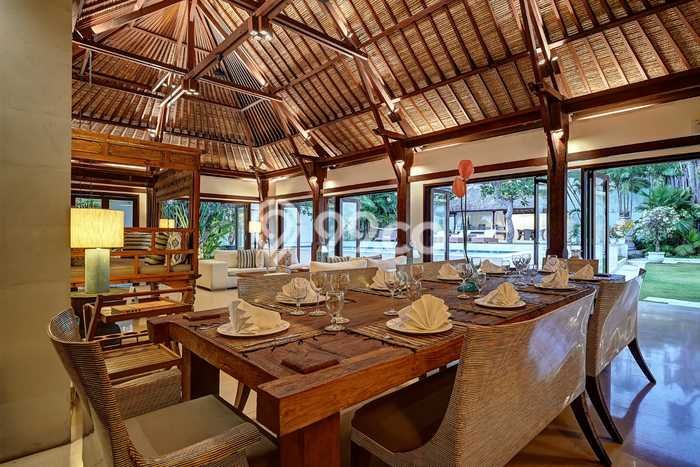 HARGA TERBAIK! Vila Kawasan Petitenget, Area 1100m², Lingkungan Elite dengan privasi terjaga HARGA TERBAIK! Vila Kawasan Petitenget, Area 1100m², Lingkungan Elite dengan privasi terjaga