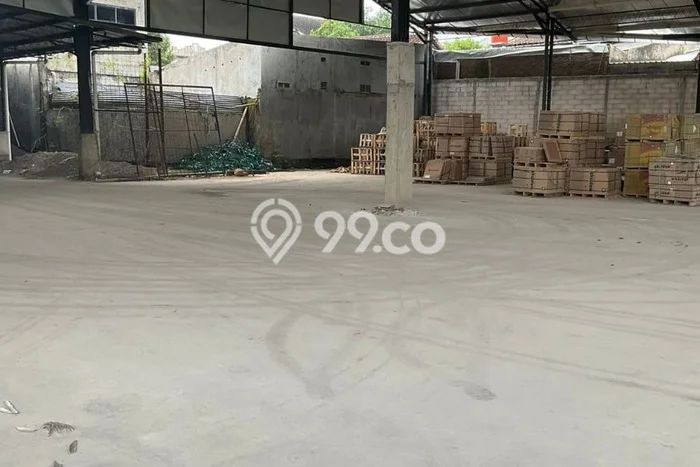 Gudang Disewa di Semarang dengan LB 2400m2 Area Komersial Ramai Gudang Disewa di Semarang dengan LB 2400m2 Area Komersial Ramai