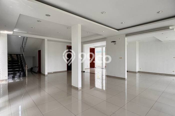Rumah Mewah LB 365m2 Siap Pakai Desain Elegan di Batam Centre, Batam Rumah Mewah LB 365m2 Siap Pakai Desain Elegan di Batam Centre, Batam