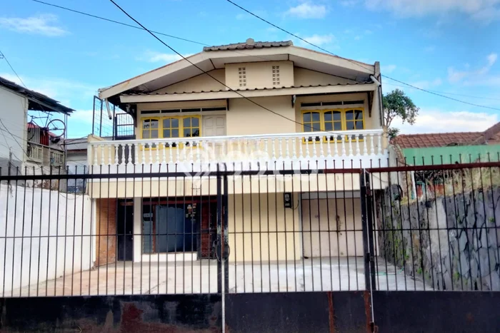 UNIT SPESIAL! Rumah di Andir, 4 KT, Akses Fasilitas, LT 600m2m² Bangunan 550m2m² UNIT SPESIAL! Rumah di Andir, 4 KT, Akses Fasilitas, LT 600m2m² Bangunan 550m2m²