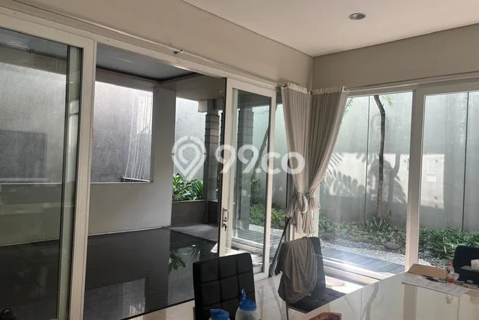 Rumah Mewah LB 640m2 Siap Huni Desain Elegan di Singgasana, Bandung Rumah Mewah LB 640m2 Siap Huni Desain Elegan di Singgasana, Bandung