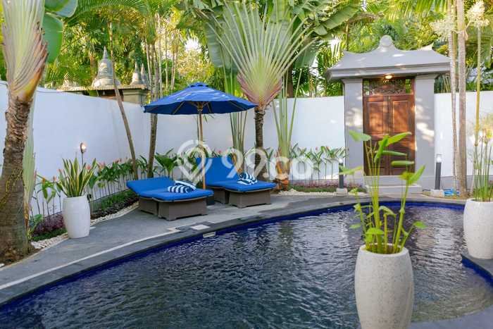 Rumah di Seminyak, Akses ke Mall, LT 300m² Rumah di Seminyak, Akses ke Mall, LT 300m²