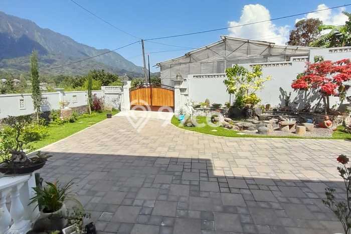 SIAP HUNI! Rumah Asri di Pancasari, Luas 1000m² LB 300m² SIAP HUNI! Rumah Asri di Pancasari, Luas 1000m² LB 300m²