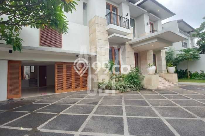 Rumah Elit Modern Tanpa Renovasi di Kemang Jakarta Selatan Rumah Elit Modern Tanpa Renovasi di Kemang Jakarta Selatan