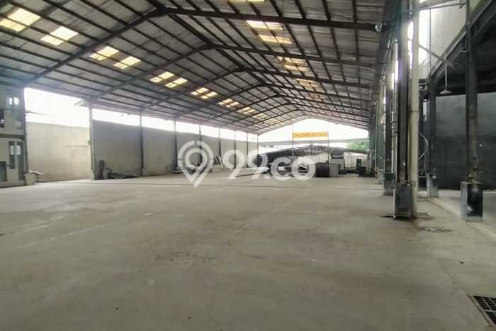 Gudang Area Strategis Kawasan Kebayoran Lama, Luas 5000m², Jalan Utama Gudang Area Strategis Kawasan Kebayoran Lama, Luas 5000m², Jalan Utama