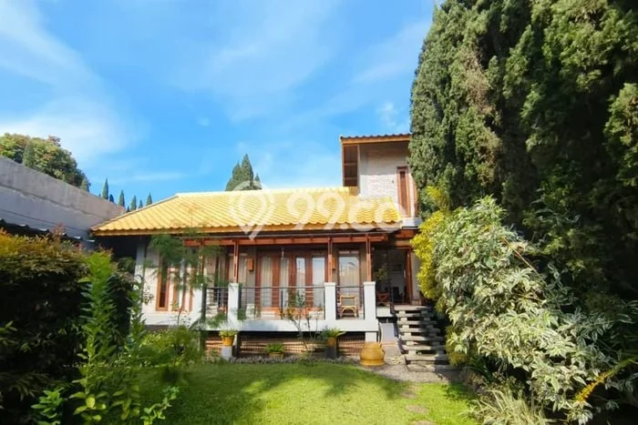Rumah Asri di Sariwangi, Bandung, Luas 347m2m² LB 200m2m² Rumah Asri di Sariwangi, Bandung, Luas 347m2m² LB 200m2m²